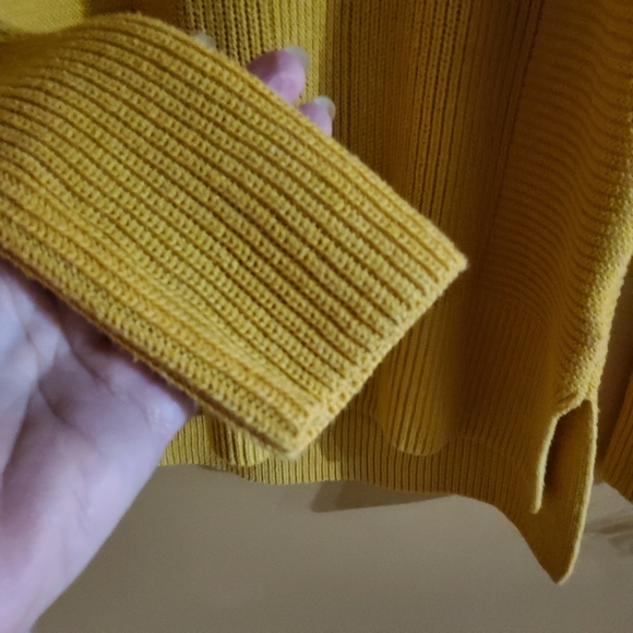 Rachel Zoe V Neck Hi-Lo Sweater - Picture 4 of 5